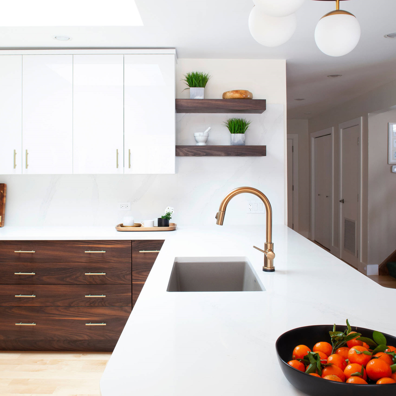 Écran plat blanc à haute brillance Matte Brown Timber Veneer de Cabinets de Shaker Style Particle Board Kitchen
