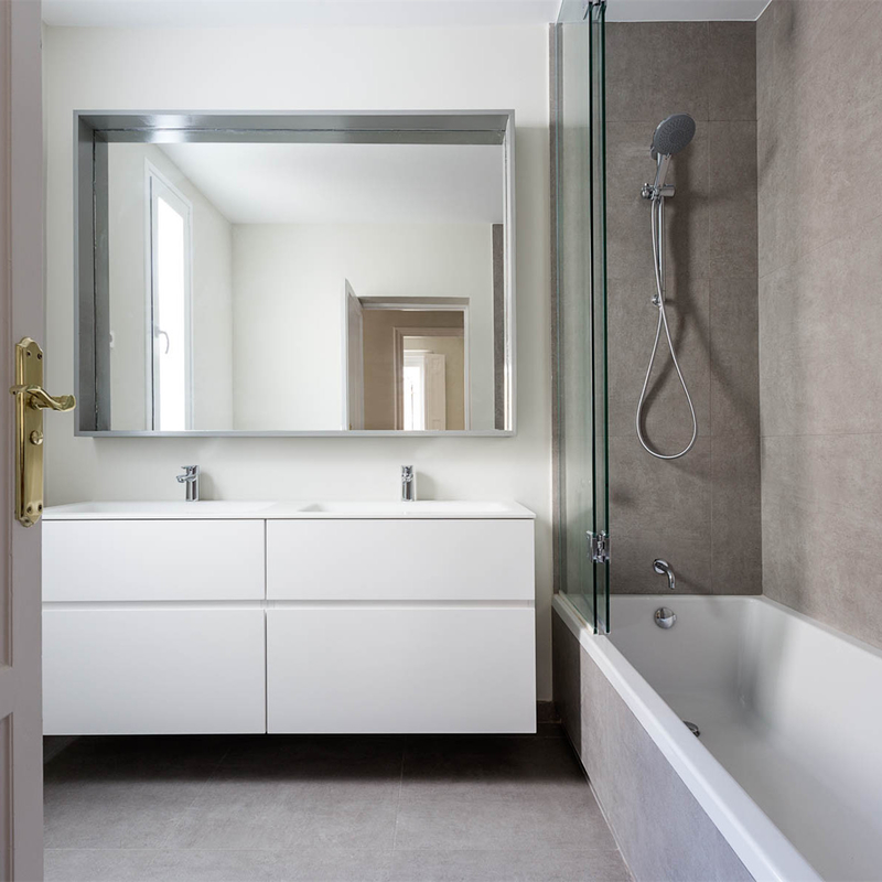 Bâti minimaliste de mur de Matte White Flat Panel Melamine de miroir d'unités de vanité de salle de bains