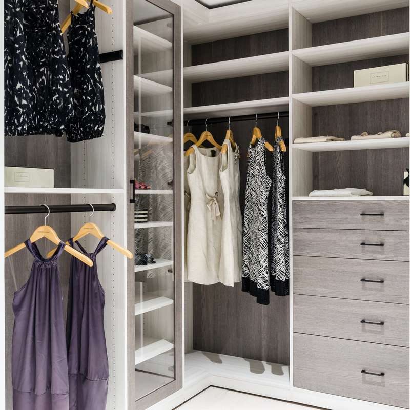 U forment la promenade en bois de Matte Grey Melamine Walk Through Wardrobe dans le stockage de robe longue