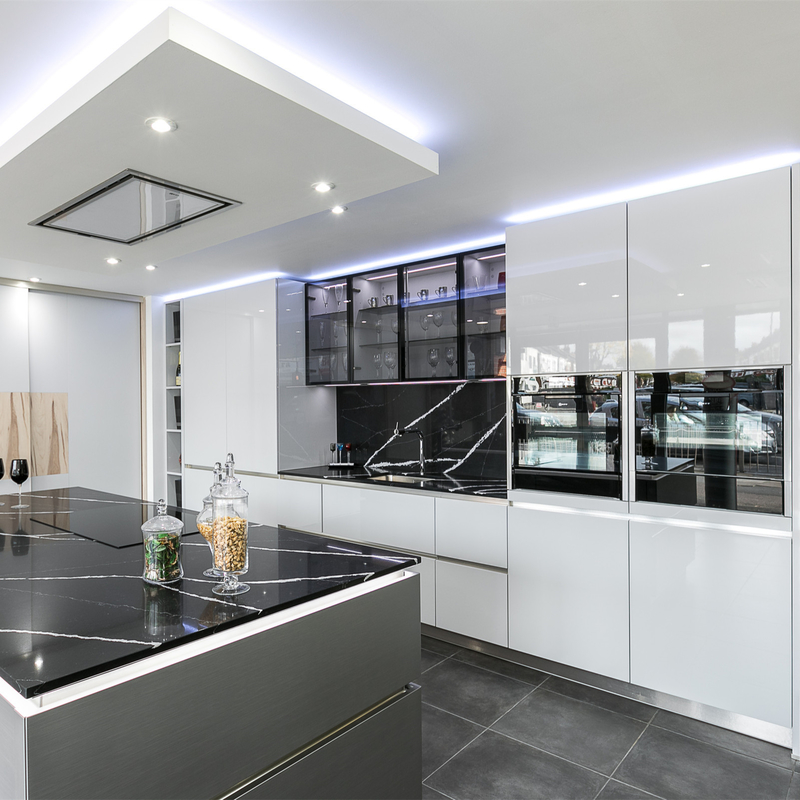 La coutume me font forment le buffet de laque base blanche à haute brillance Matte Gray Island