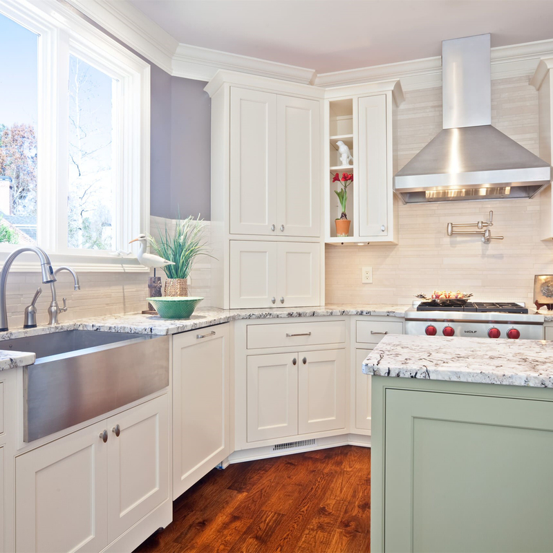 Meubles de maison de villa en bois massif RTA Armoire de cuisine blanche et verte de style shaker avec comptoir