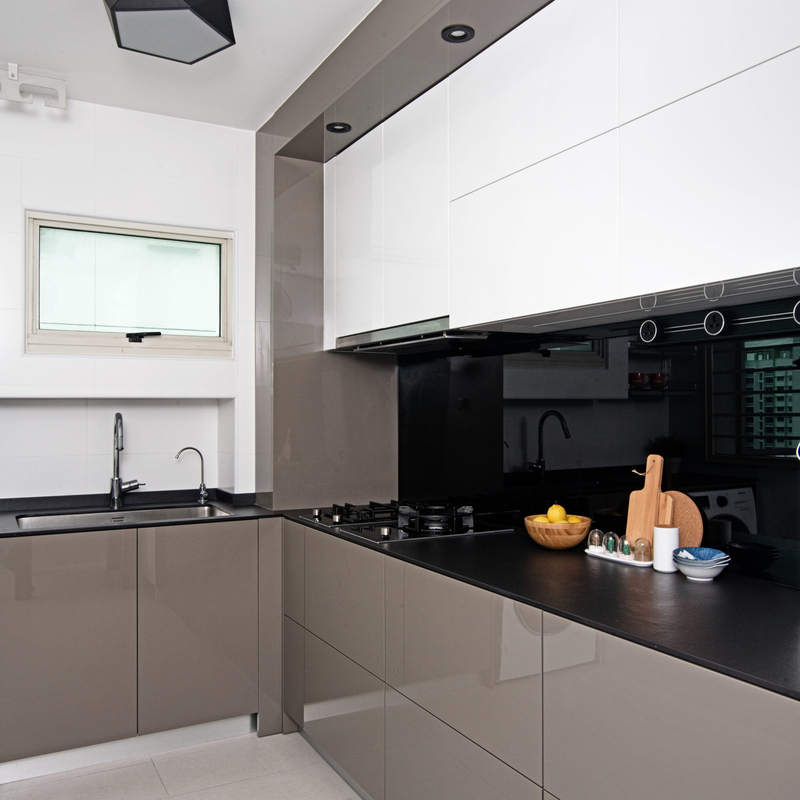 Armoire de cuisine en laque grise et blanche à haute brillance de petite taille Armoire de garde-manger de cuisine intelligente