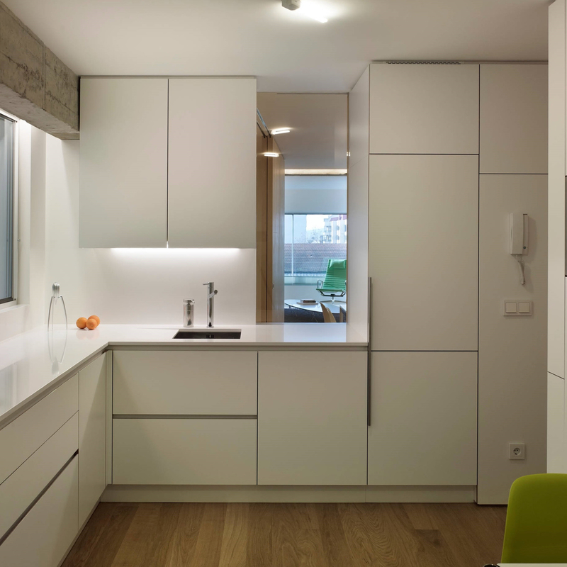 Ensemble d'unités de cuisine en laque haute brillance blanc et gris petite cuisine sans poignées Home Kitchenette