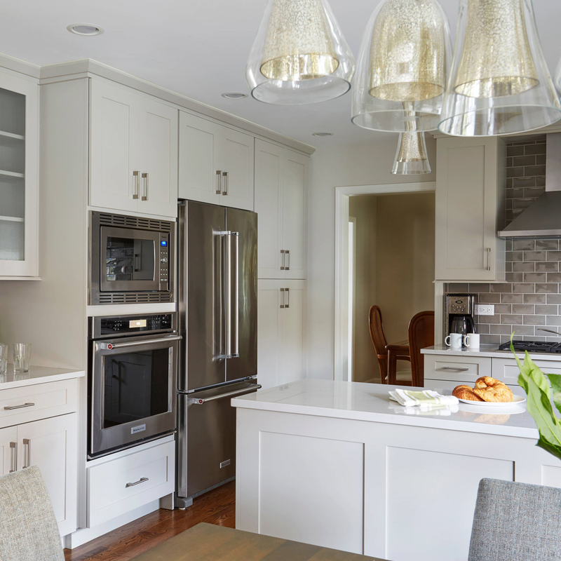 Armoire de cuisine blanche en forme de U de laque de dispositif trembleur avec le garde-manger faisant le coin fixé au mur