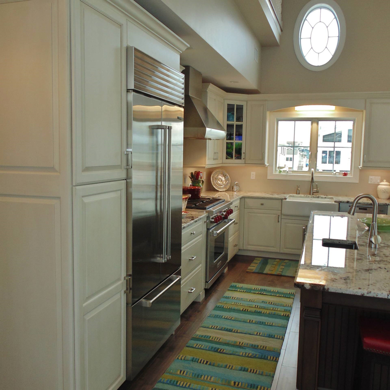 Le style rustique L forment le fabricant blanc de Cabinet de Matt Wooden Kitchen Cabinet From Guangdong en bois solide