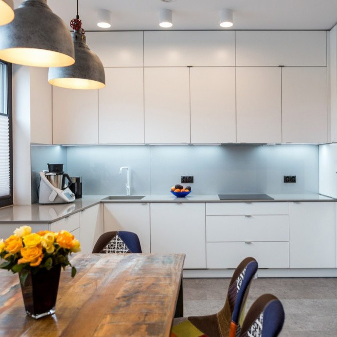 La plus défunte conception moderne U forment le Cabinet de mur moderne de cuisine de laque à haute brillance pour l'appartement à la maison de villa