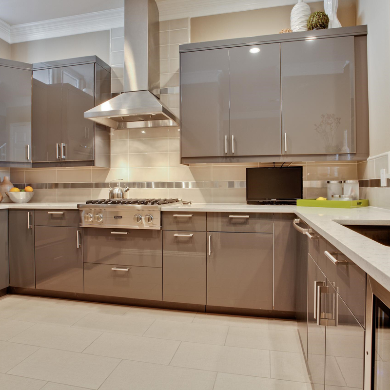 U forment les buffets foncés à haute brillance de Grey Lacquer Electric Touch Open pour la villa