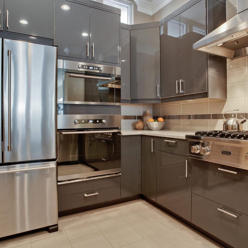 U forment les buffets foncés à haute brillance de Grey Lacquer Electric Touch Open pour la villa
